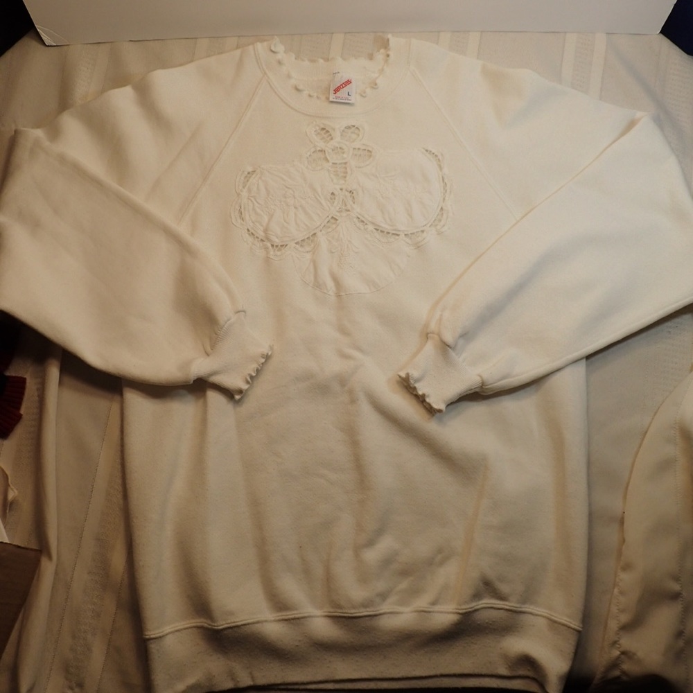 Jerzees sweatshirt with cut out appliqué size L
